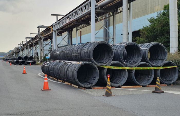 POSCO's unshipped steel products pile up, hit by the trucker strike