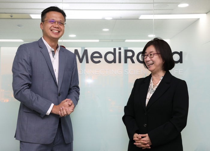 LianBio’s Area General Manager for Asia Pacific Raphael Ho (left) and MediRama CEO Hanlim Moon