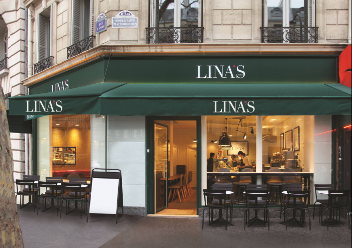A　Lina's　café　in　Marlesherbes,　France