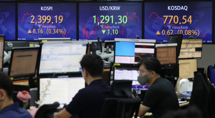 KEB Hana Bank's dealing room on June 21, 2022