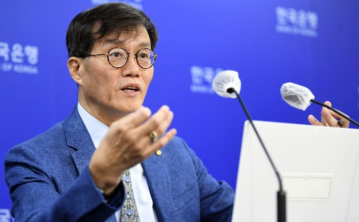 Bank　of　Korea　Governor　Rhee　Chang-yong　speaks　to　reporters　on　June　21,　2022