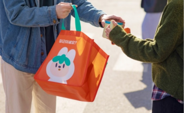 Karrot Market is a mobile app where users can list their items for sale or purchase them