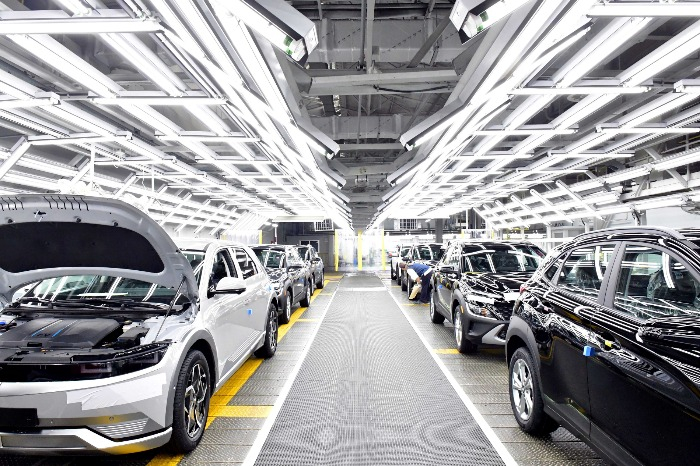 Hyundai　Motor's　production　line　of　all-electric　IONIQ5　crossover　in　Ulsan,　South　Korea