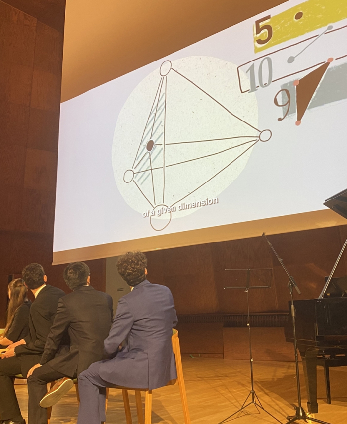 June　Huh's　mathematical　theory　is　shown　at　the　2022　IMU　Award　Ceremony