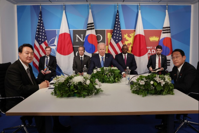 South　Korean　President　Yoon　Suk-yeol,　President　Biden　and　Japanese　Prime　Minister　Fumio　Kishida　in　Madrid　on　Wednesday.