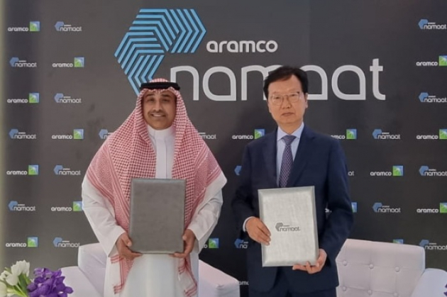 Rasheed Abdullah Al Rushaid (left), vice chairman and president of Al Rushaid Petroleum Investment, Choi Sung-an, CEO of Samsung Engineering, on July 5