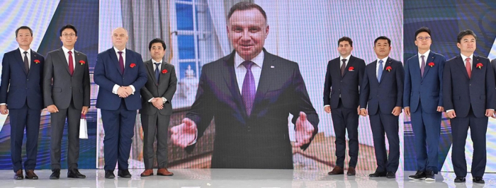 Polish　President　Andrzej　Duda　(center,　on　screen)　delivers　an　online　congratulatory　message　for　the　groundbreaking　of　SKC's　copper　foil　plant　in　Poland