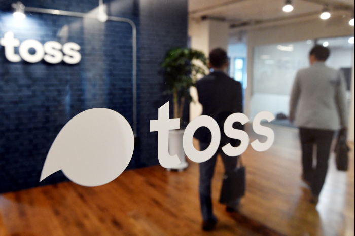 Viva　Republica　is　the　operator　of　the　fintech　platform　Toss