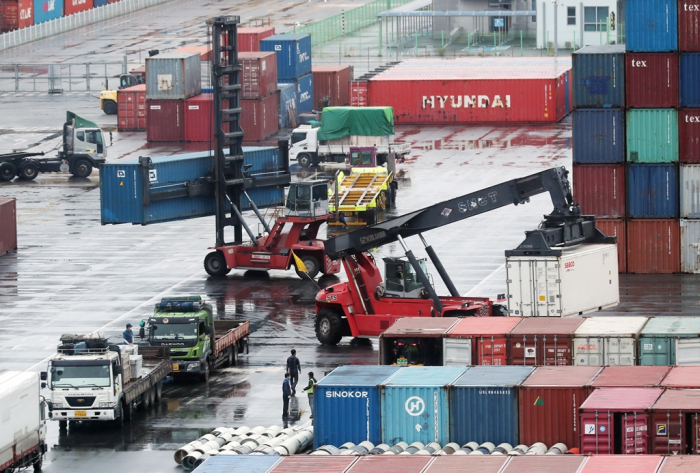 A container terminal at a port in Incheon, South Korea (Courtesy of Yonhap)