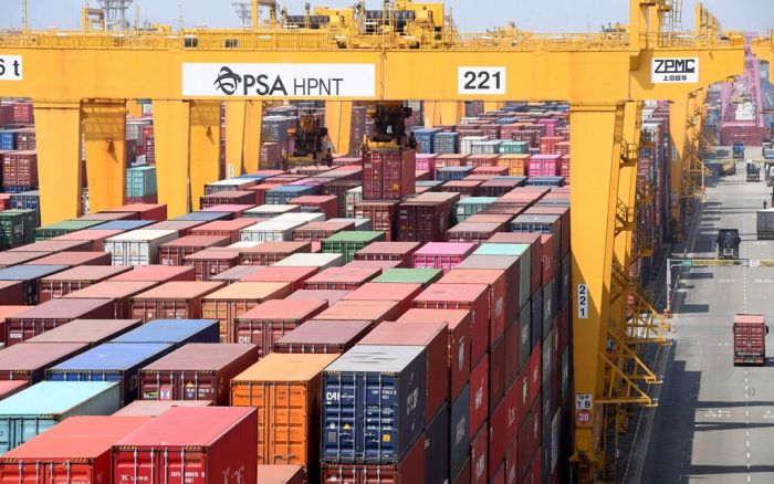 Container　boxes　stacked　at　the　Busan　Port