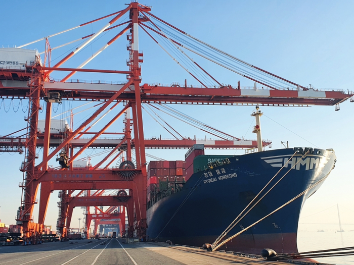 HMM container ship (Courtesy of HMM)