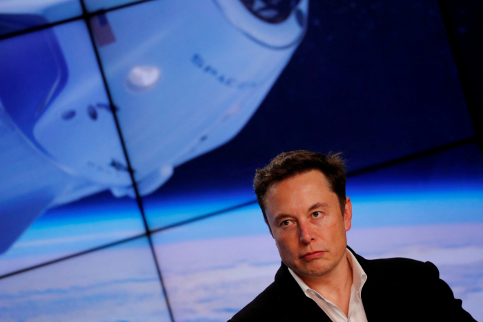 Elon　Musk　is　the　founder,　CEO　and　chief　engineer　at　SpaceX