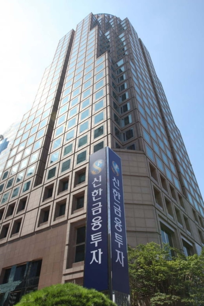Shinhan　Investment　headquarters　in　Yeouido,　Seoul