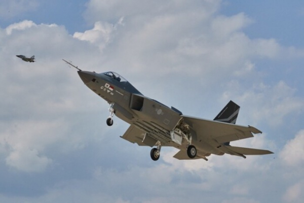 KF-21　Boramae,　Korea's　first　advanced　supersonic　jet　fighter,　conducts　its　first　flight　on　July　19