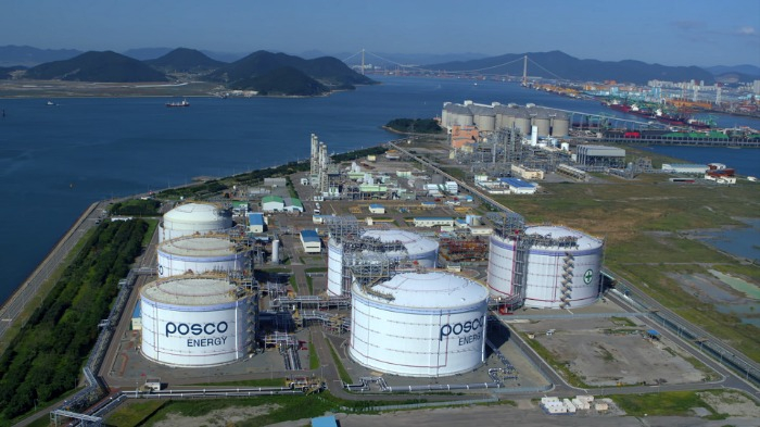 POSCO　Energy's　LNG　storage　tanks,　taken　over　from　POSCO　Co.　in　2019