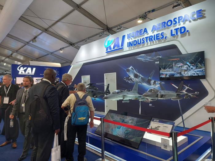 Models　of　South　Korea's　fighter　jets　and　helicopters　on　display　at　the　Farnborough　International　Airshow