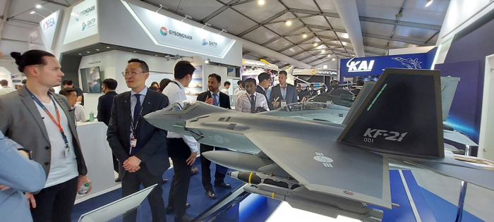 A　model　of　the　KF-21　Boramae　on　display　at　the　Farnborough　International　Airshow