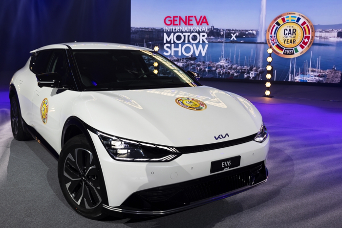The　Kia　EV6　was　named　'Car　of　the　Year　2022'　in　Geneva,　Switzerland