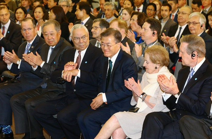 Poongsan　Group　chairman　Jin　Roy　Ryu　(second　from　left)　is　seen　seated　next　to　former　US　Secretary　of　State　Colin　Powell　and　then-Korean　President　Moon　Jae-in　at　a　CSIS　event　on　June　30,　2017