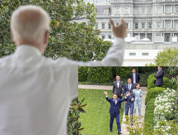 US　President　Joe　Biden　waves　at　visiting　SK　Group　Chairman　Chey　Tae-won　at　the　White　House.　The　two　met　through　a　video　conference　call　as　Biden　continues　to　recover　from　COVID-19.