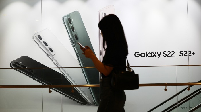 Soaring prices of raw materials and logistics dragged down second-quarter sales of smartphones and home appliances