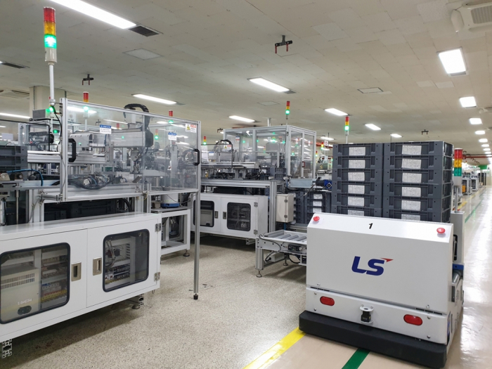 LS　Electric's　smart　factory　in　South　Korea　(Courtesy　of　LS　Group)