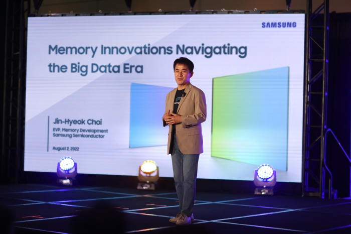 Choi　Jin-hyeok,　executive　VP　of　Samsung's　Memory　Solution　&　Product　Development,　speaks　at　the　Flash　Memory　Summit　in　Santa　Clara,　California　on　Aug　2,　2022