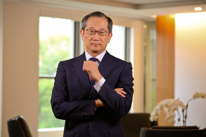 Former　Carlyle　Group　CEO　Kewsong　Lee
