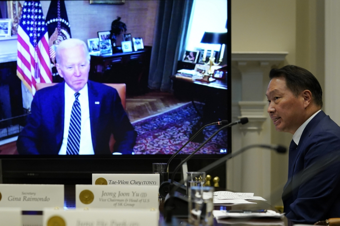 SK　Group　Chairman　Chey　Tae-won　in　an　online　meeting　with　President　Biden　in　July