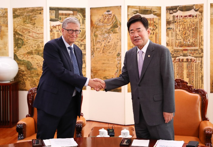 US business magnate Bill Gates met with National Assembly Speaker Kim Jin-pyo on Aug. 16