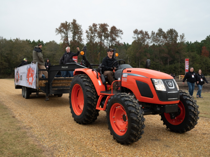 Daedong's　tractor　sold　in　the　US　market　under　the　KIOTI　brand