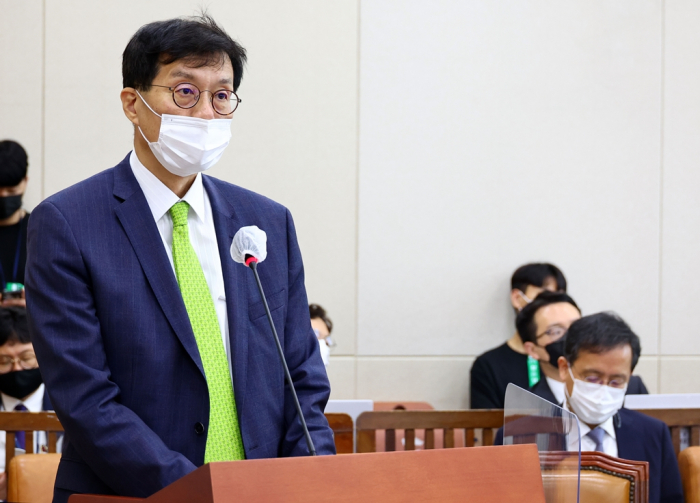 BOK Governor Rhee Chang-yong speaks to lawmakers on Aug. 1, 2022 (Courtesy of Yonhap)