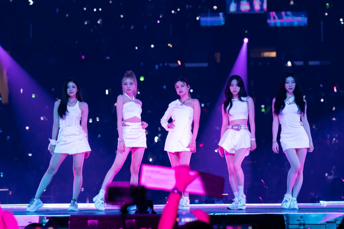 Itzy performs during KCON concert at the Crypto.com Arena in Los Angeles on Aug. 20, 2022 (Courtesy of CJ ENM)