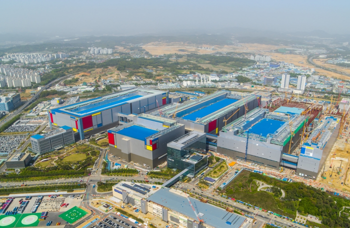 Samsung　Electronics'　Pyeongtaek　complex　in　South　Korea　(Courtesy　of　Samsung)