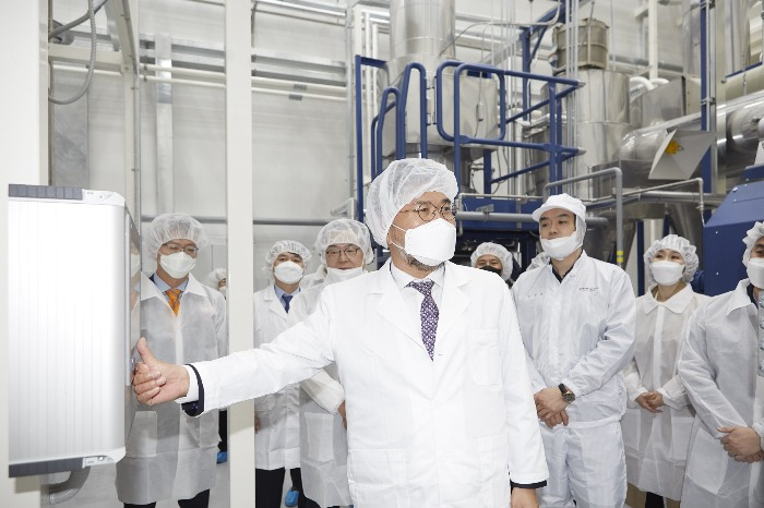 Ediya Coffee CEO Moon Chang-ki at the company's Pyeongtaek factory in 2020