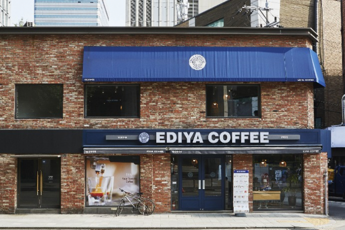 Ediya　Coffee　shop　in　Gwanghwamun,　Seoul