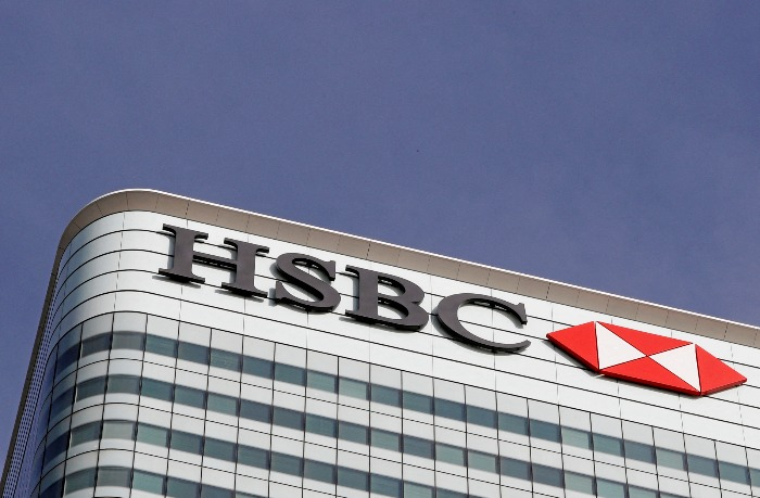 HSBC withdrew from the deal to buy Lone Star's majority stake in KEB in 2008 in the wake of the global financial crisis