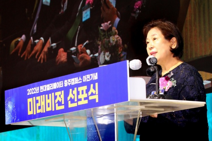 Hyundai　Group　Chairwoman　Hyun　Jeong-eun　speaks　at　a　Hyundai　Elevator　ceremony　in　July,　celebrating　the　headquarters'　move　to　Chungju