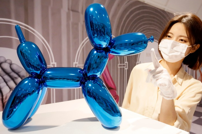 US　artist　Jeff　Koons　is　best　known　for　his　stainless　steel　balloon　animals 