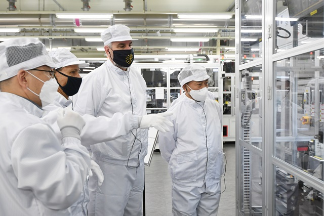 Indiana delegation including Governor Eric J. Holcomb (third from the left), and Samsung SDI President and CEO Choi Yoon-ho (right) look at the battery production line at the company’s plant in South Korea on Aug. 25, 2022 (Courtesy of Samsung SDI)