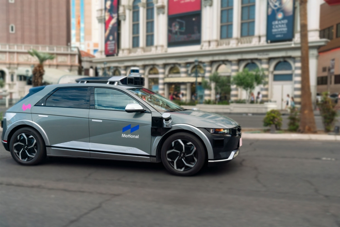 Motional,　a　Hyundai　Motor-Aptiv　joint　venture,　launches　a　Level　4-autonomous　driving　robotaxi　service　in　Las　Vegas　in　partnership　with　Lyft