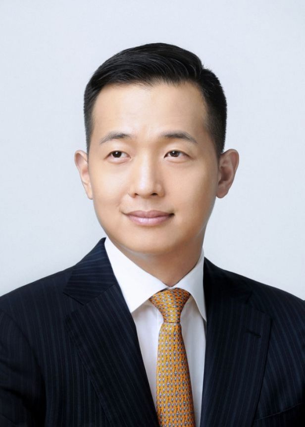 Hanwha　Solutions　CEO　Kim　Dong　Kwan　was　promoted　as　Hanwha　Group's　new　vice　chairman　on　Aug.　29,　2022