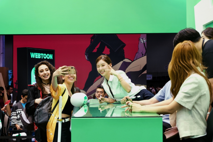 Naver　Webtoon's　Korean　artists　hold　an　autograph　signing　event　in　Paris