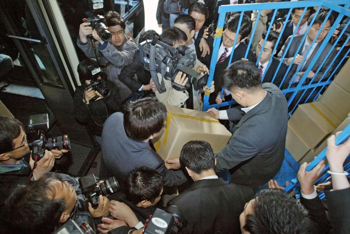 South　Korean　authorities　raid　the　Lone　Star　Funds　office　in　Seoul　in　2016