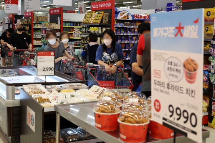 A　Homeplus　store　in　Seoul　in　August　2022　(Courtesy　of　Moon-Chan　Hur)