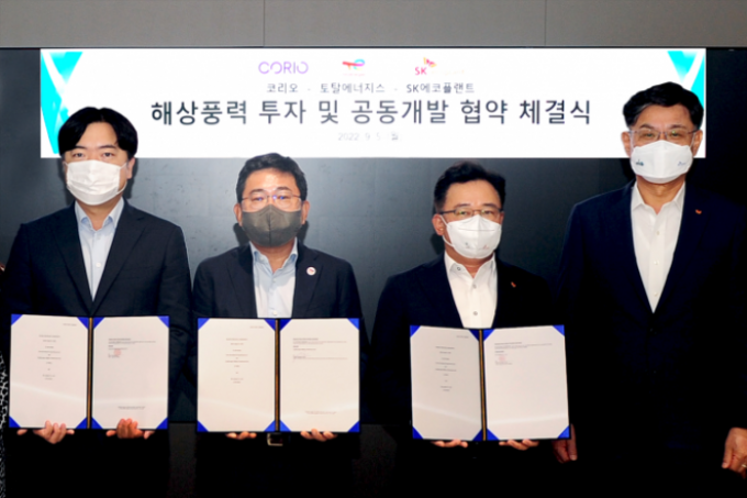 Choi　Woo-jin　(from　left),　Corio　Generation　Korea　head,　Shin　Jung-won,　TotalEnergies　Korea　chair,　Park　Kyung-il,　SK　Ecoplant　CEO,　Lee　Wang-jae,　SK　Ecoplant's　eco　energy　business　managing　director　on　Sept.　6,　2022　(Courtesy　of　SK　Ecoplant)