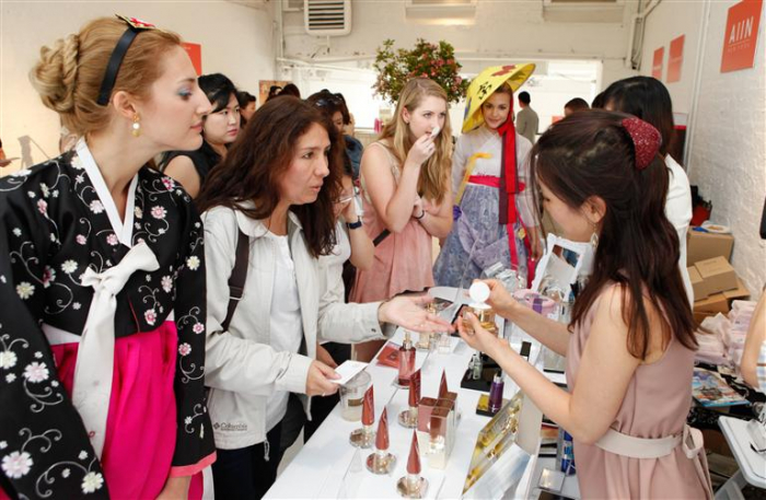 Korean　make-up　or　K-beauty　is　popular　in　global　cosmetics　markets