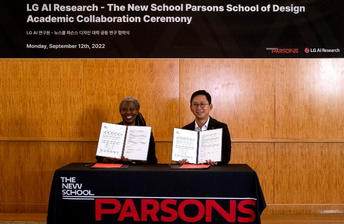 Interim Executive Dean at Parsons School of Design Yvonne Watson (left) and Chief of LG AI Research Bae Kyoung-hoon at a signing ceremony on Sept. 12