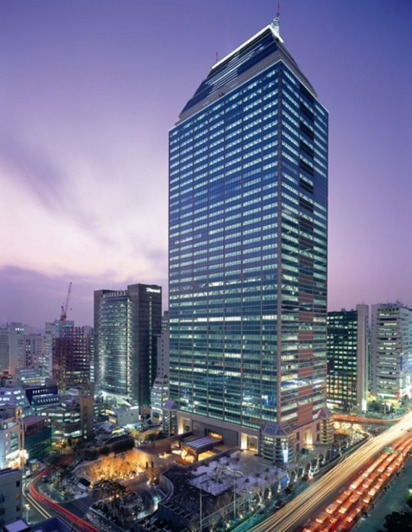 Gangnam　Finance　Center　in　Seoul　(Courtesy　of　RE/MAX　Widepartners)