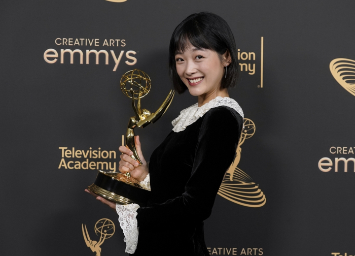 Lee Yoo-Mi poses in the press room with her Emmy for Outstanding Guest Actress in a drama series for Squid Game on night two of the Creative Arts Emmy Awards on Sept. 4, 2022, at the Microsoft Theater in Los Angeles. (Courtesy of AP, Yonhap)